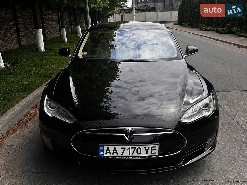 Ліфтбек Tesla Model S 2015 в Києві