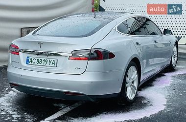 Ліфтбек Tesla Model S 2016 в Вінниці