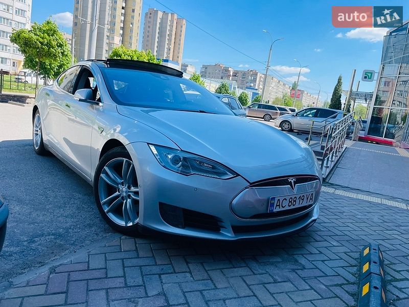 Лифтбек Tesla Model S 2016 в Виннице