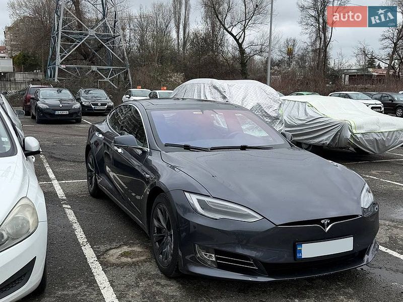 Ліфтбек Tesla Model S 2018 в Одесі