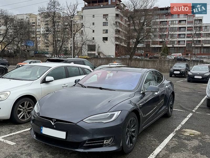 Ліфтбек Tesla Model S 2018 в Одесі