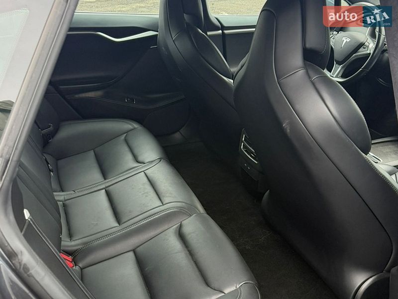 Ліфтбек Tesla Model S 2018 в Одесі