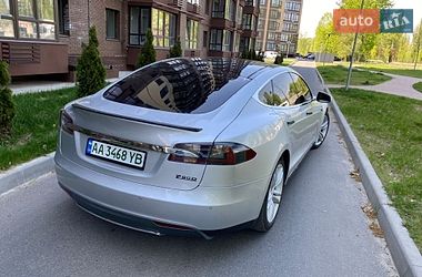 Ліфтбек Tesla Model S 2015 в Чернігові