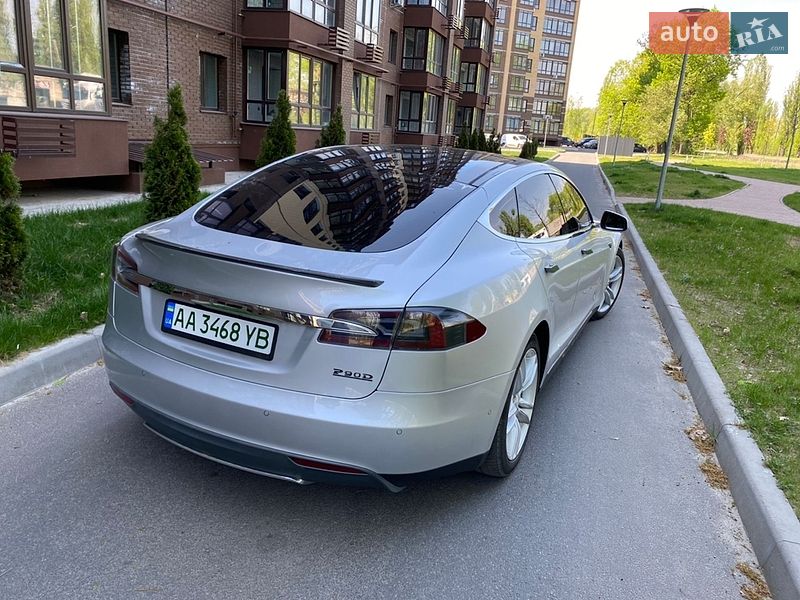 Ліфтбек Tesla Model S 2015 в Чернігові