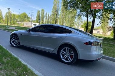 Ліфтбек Tesla Model S 2015 в Чернігові