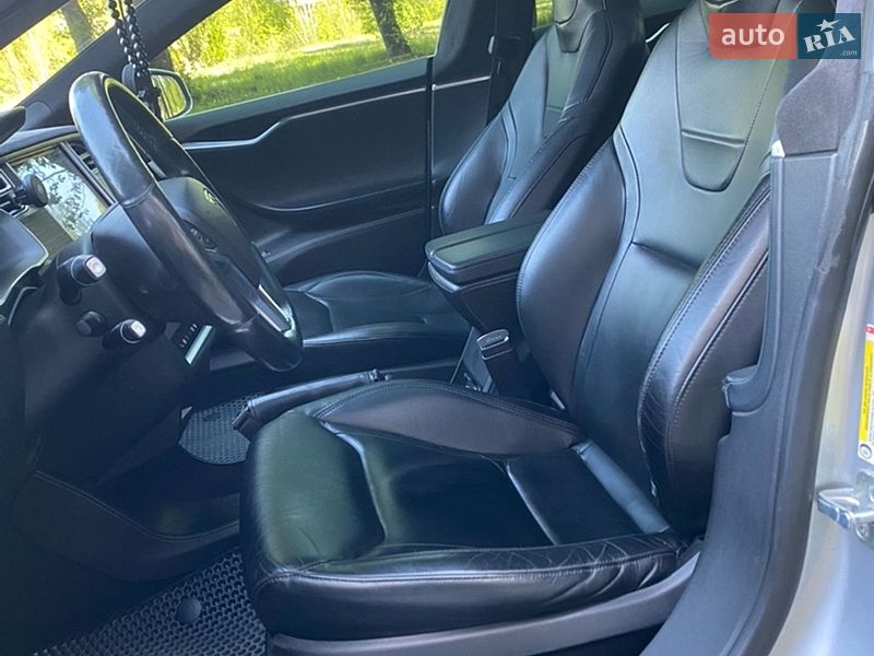 Ліфтбек Tesla Model S 2015 в Чернігові