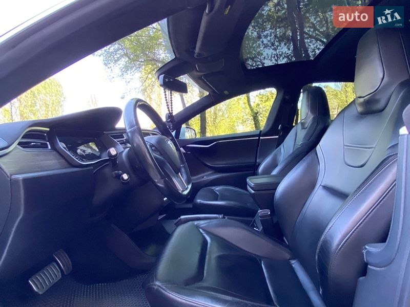 Ліфтбек Tesla Model S 2015 в Чернігові