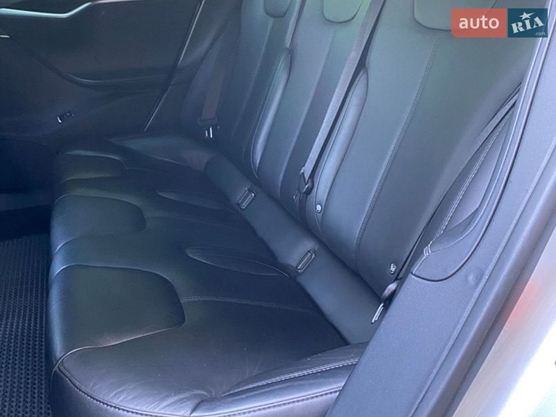 Ліфтбек Tesla Model S 2015 в Чернігові