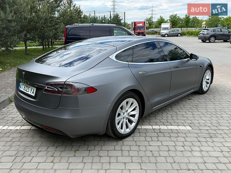 Лифтбек Tesla Model S 2017 в Ивано-Франковске