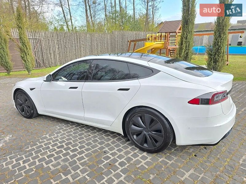 Лифтбек Tesla Model S 2022 в Буче