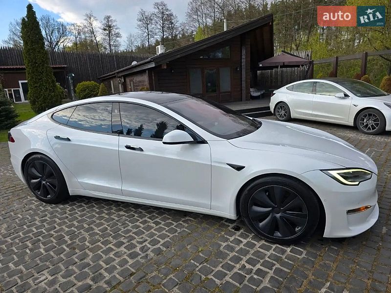 Лифтбек Tesla Model S 2022 в Буче