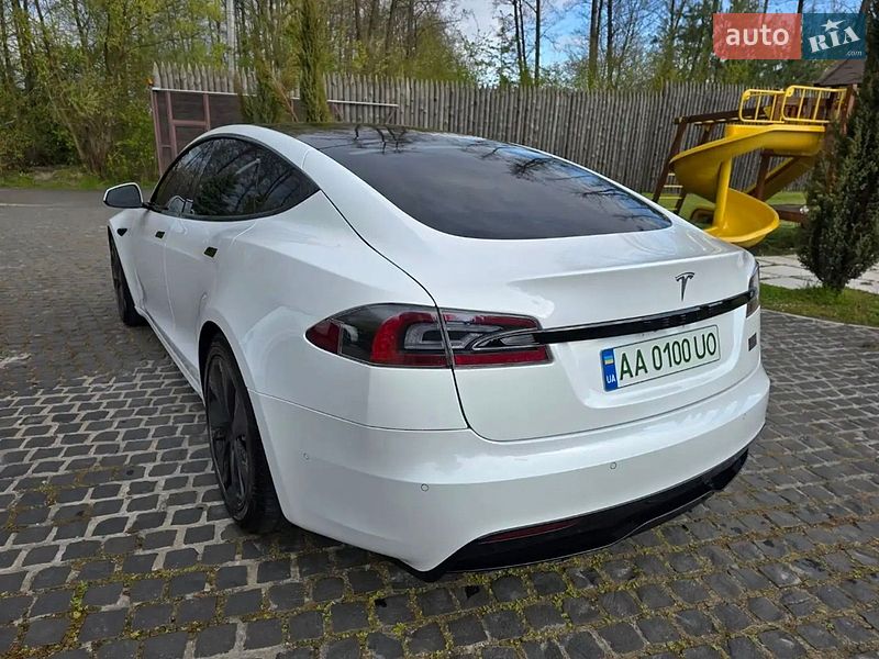 Лифтбек Tesla Model S 2022 в Буче