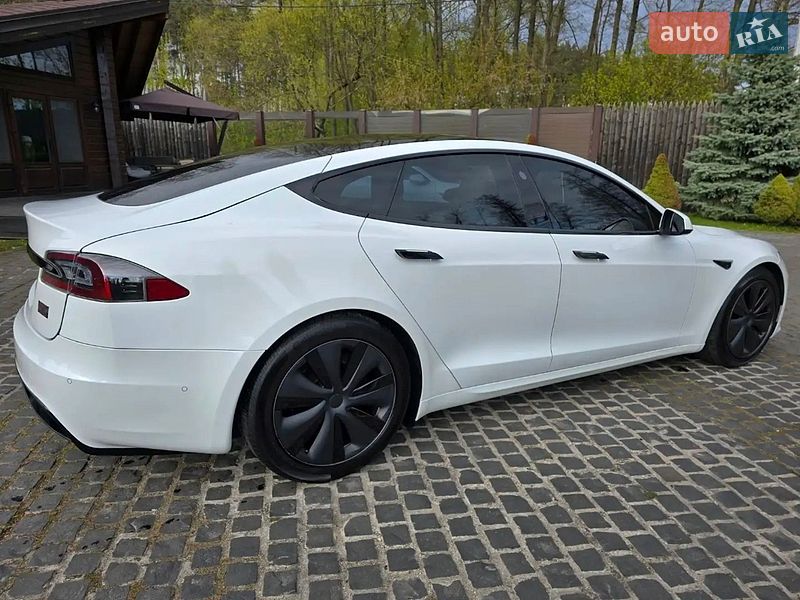 Ліфтбек Tesla Model S 2022 в Бучі
