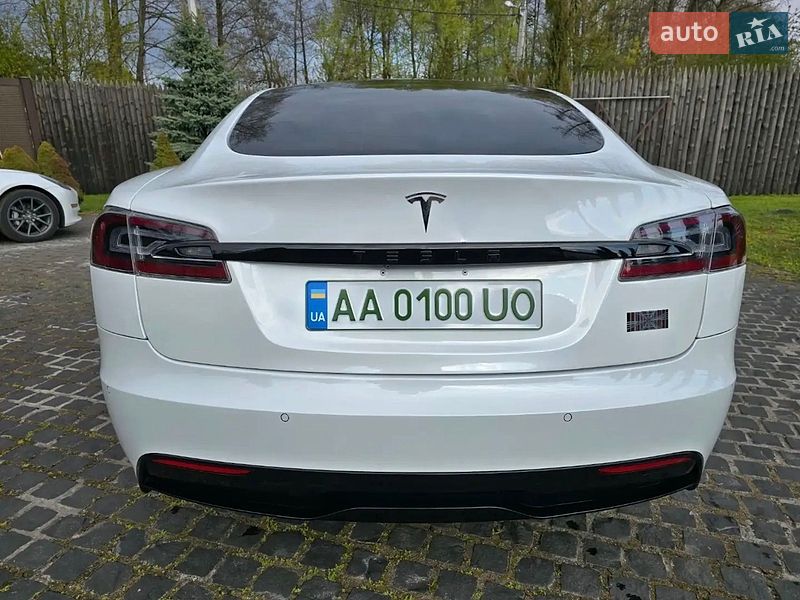 Лифтбек Tesla Model S 2022 в Буче