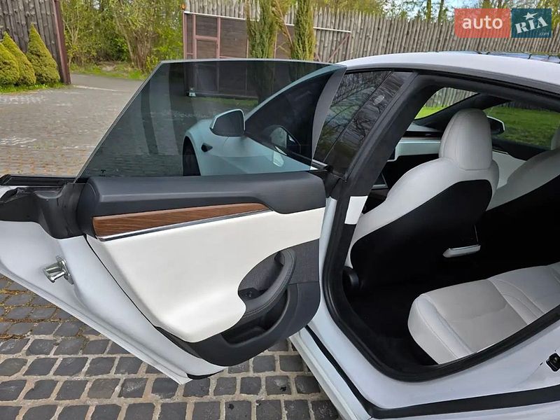 Лифтбек Tesla Model S 2022 в Буче