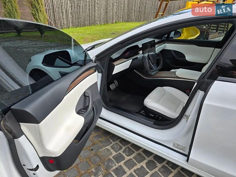 Лифтбек Tesla Model S 2022 в Буче