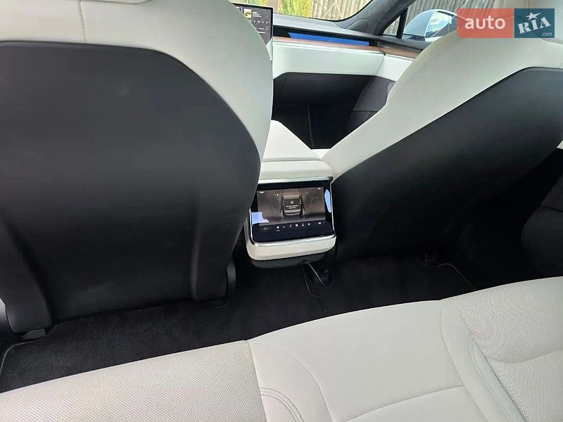Лифтбек Tesla Model S 2022 в Буче