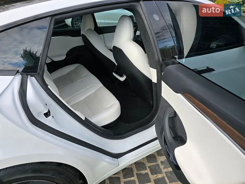 Лифтбек Tesla Model S 2022 в Буче