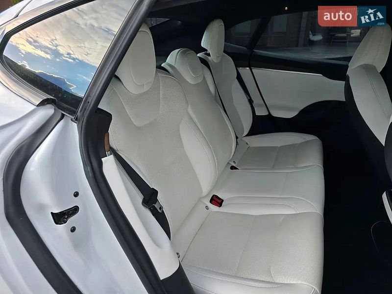 Лифтбек Tesla Model S 2022 в Буче