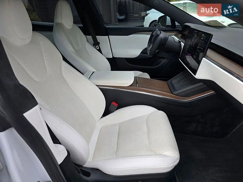 Лифтбек Tesla Model S 2022 в Буче