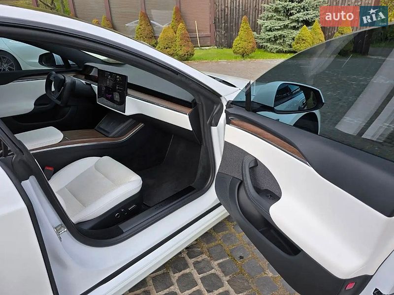 Лифтбек Tesla Model S 2022 в Буче
