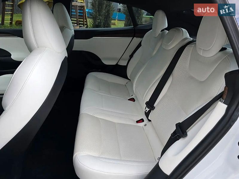 Лифтбек Tesla Model S 2022 в Буче