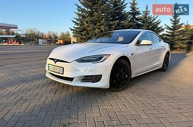 Лифтбек Tesla Model S 2016 в Виннице