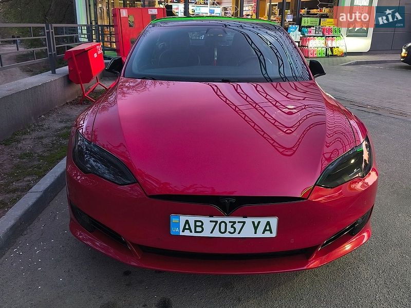 Лифтбек Tesla Model S 2018 в Виннице