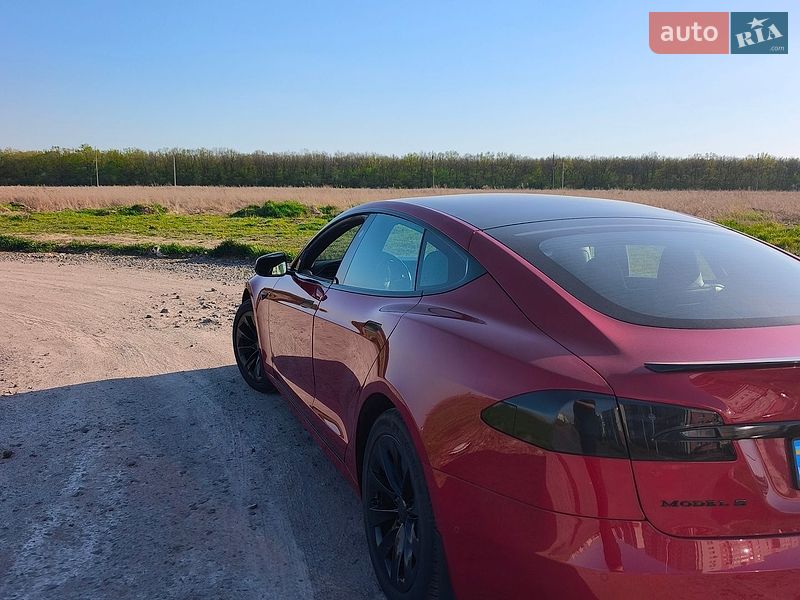 Лифтбек Tesla Model S 2018 в Виннице