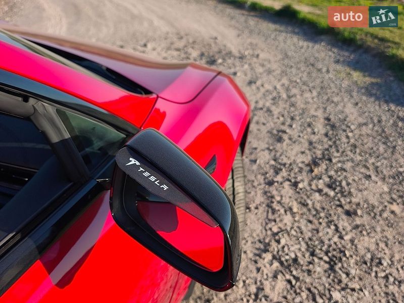 Лифтбек Tesla Model S 2018 в Виннице