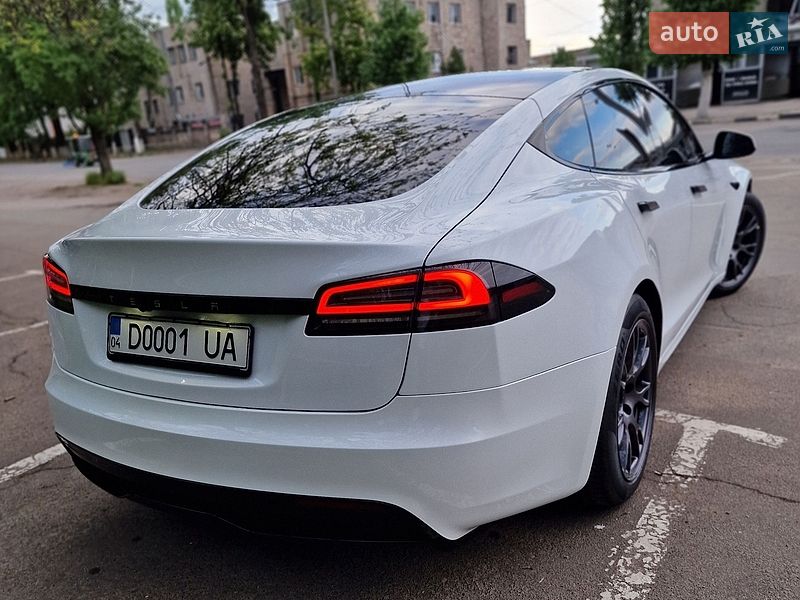 Лифтбек Tesla Model S 2023 в Одессе