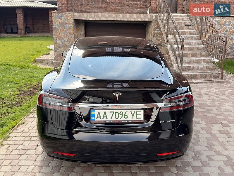 Ліфтбек Tesla Model S 2020 в Києві