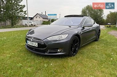 Лифтбек Tesla Model S 2015 в Львове