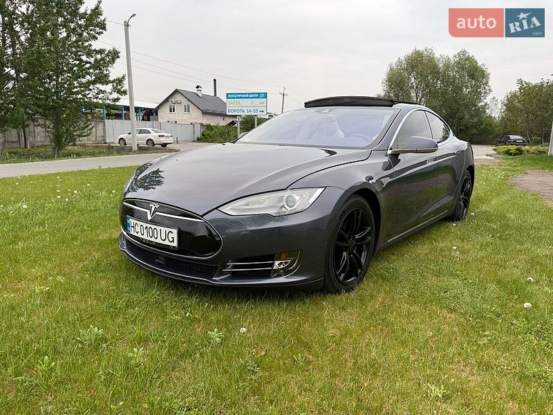Лифтбек Tesla Model S 2015 в Львове