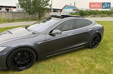 Лифтбек Tesla Model S 2015 в Львове