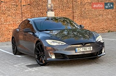 Лифтбек Tesla Model S 2017 в Дубно
