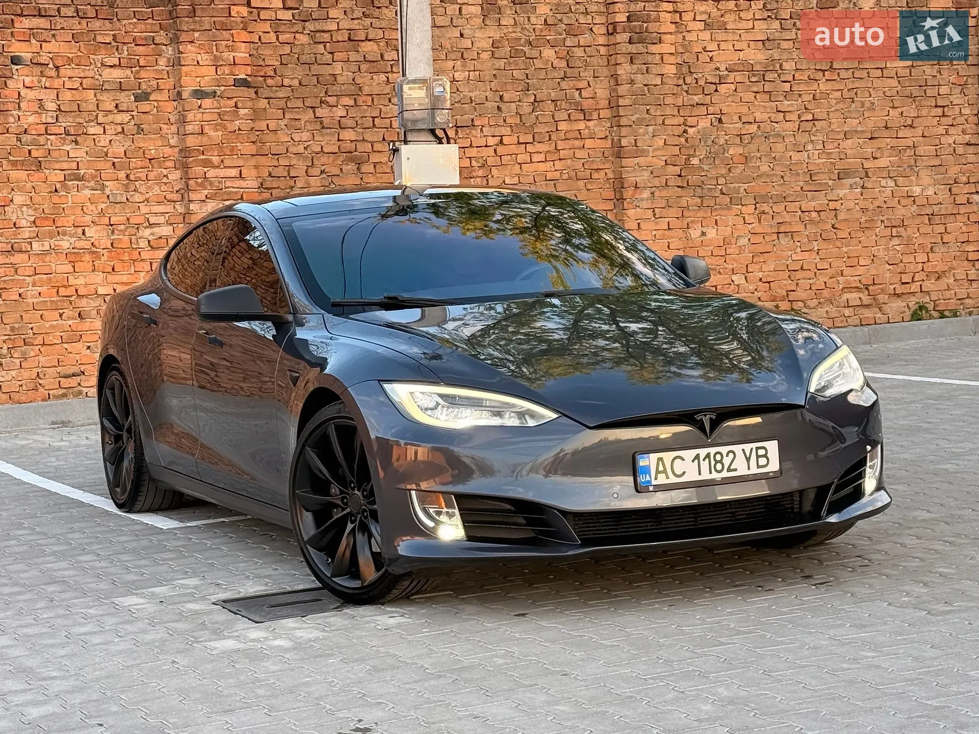 2017 Tesla Model S - фото 1