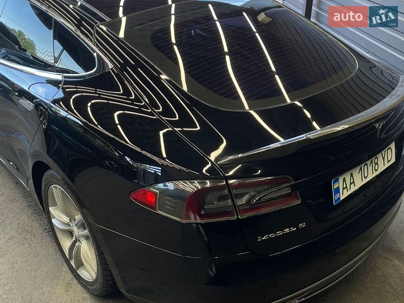 Ліфтбек Tesla Model S 2014 в Києві