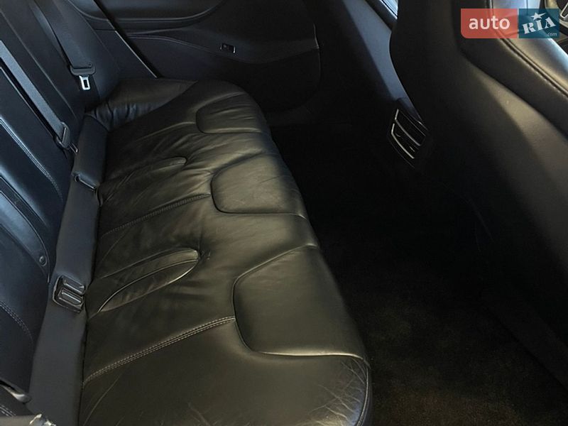 Ліфтбек Tesla Model S 2014 в Києві