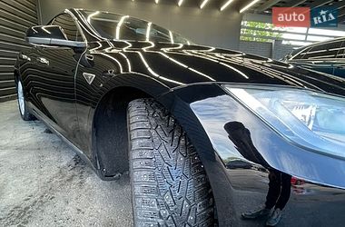 Ліфтбек Tesla Model S 2014 в Києві