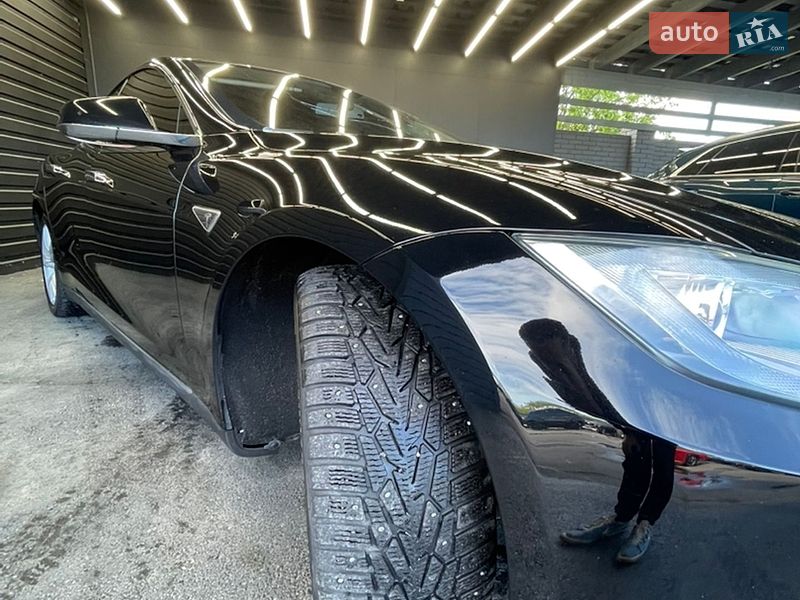 Ліфтбек Tesla Model S 2014 в Києві