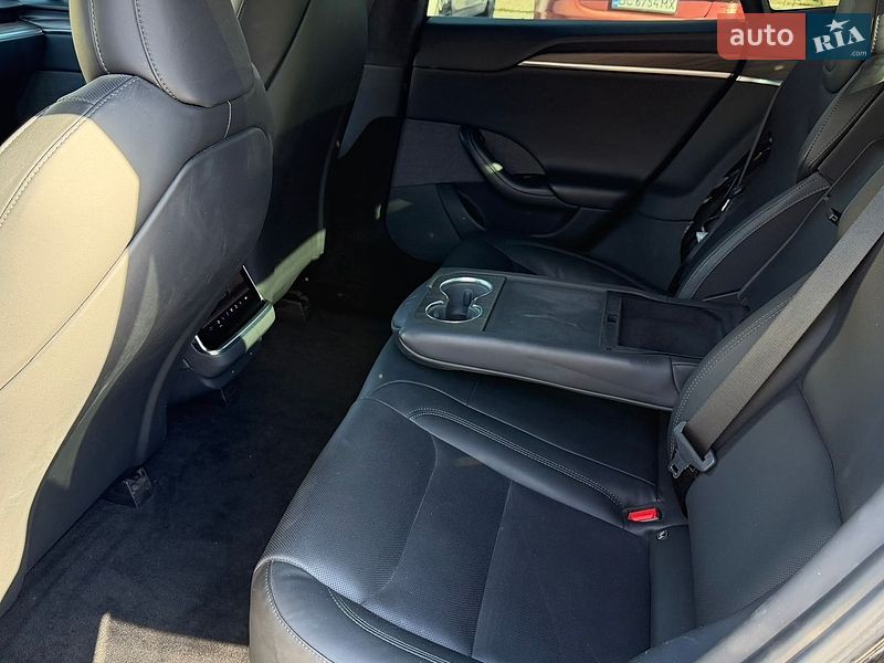 Лифтбек Tesla Model S 2022 в Львове