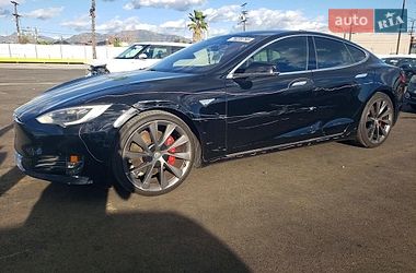Лифтбек Tesla Model S 2016 в Львове