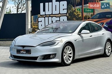 Лифтбек Tesla Model S 2018 в Львове