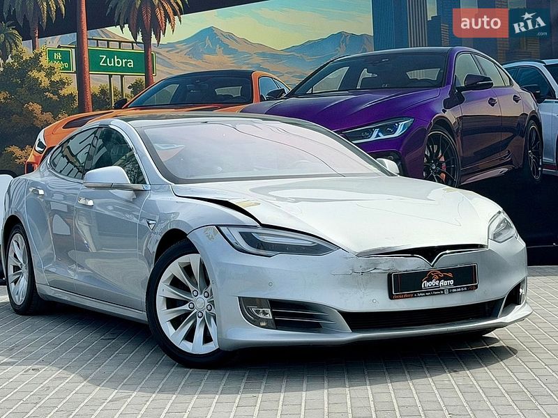 Лифтбек Tesla Model S 2018 в Львове