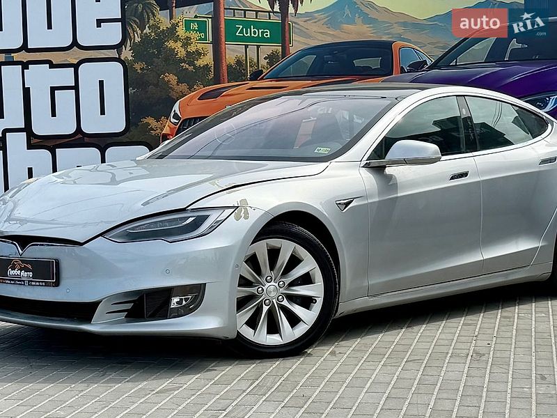 Лифтбек Tesla Model S 2018 в Львове