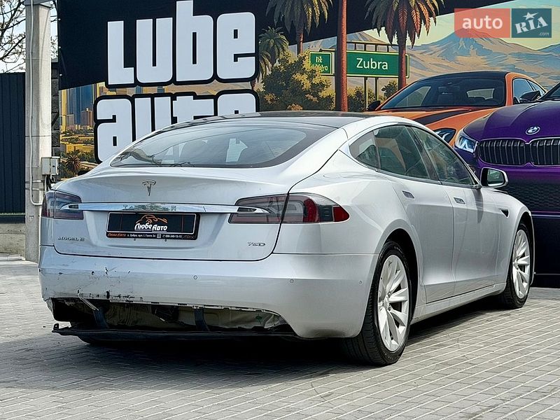 Лифтбек Tesla Model S 2018 в Львове