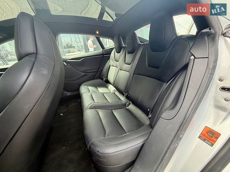 Лифтбек Tesla Model S 2018 в Львове