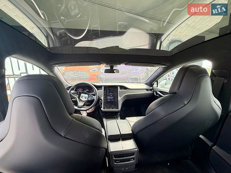 Лифтбек Tesla Model S 2018 в Львове