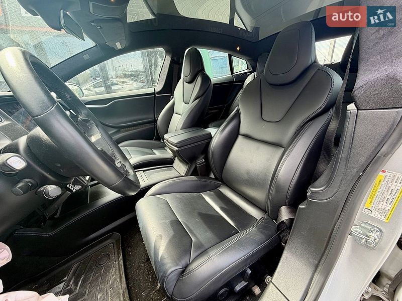 Лифтбек Tesla Model S 2018 в Львове